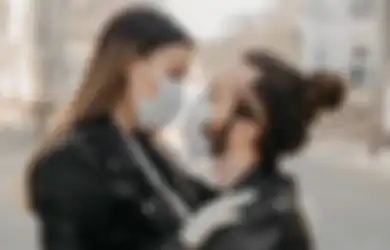 10 Cara Cowok Bilang Sayang ke Pacarnya tanpa Kata-Kata..., Begini Caranya!