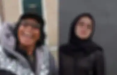 3 Ide OOTD Paduan Hijab Hitam ala Anak Komedian Mandra, Tia Septiana!