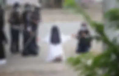 Sudah Berlutut Sambil Memohon, Inilah Momen Terenyuh Detik-detik Sebelum Seorang Biarawati Ditembak Polisi Myanmar, Polisi Itu Juga Berlutut Sambil Bisikkan Hal Ini