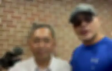 Tolak Gabung, Dewa Kipas Justru Terlihat Kenakan Atribut Tim eSport!