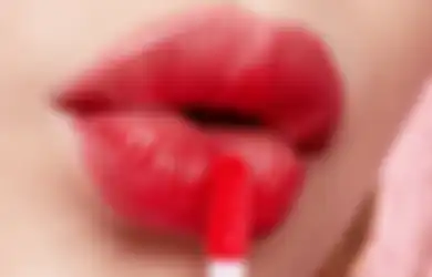 3 Lip Cream Lokal Semi-Matte Transferproof yang Terasa Ringan di Bibir