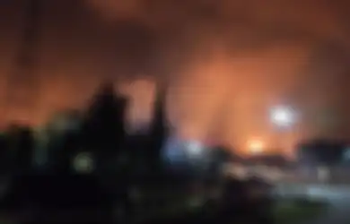 Suasana Mencekam, Langit Berubah Merah Padam di Kota Indramayu, Seluruh Warga Rasakan Hawa Panas Akibat Kilang Minyak Balongan Meledak