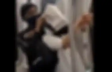Viral Video Cowok Amerika Pukuli Cowok Asia Berkali-kali hingga Pingsan di Kereta, Pelaku: Dia Cuma Tertidur Bro