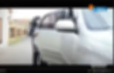 Buru-buru Kabur Seakan Menutupi Hal Penting yang Tak Boleh Bocor, Tingkah Kakak Nissa Sabyan Jadi Sorotan, Awak Media Diacuhkan