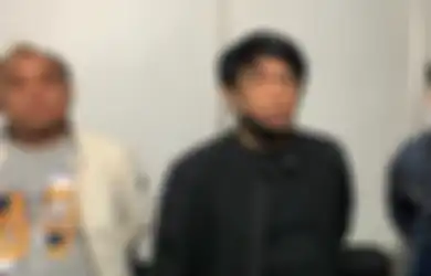 Duduk di Emperan Layaknya Rakyat Biasa, Denny Cagur, Parto Patrio dan Aziz Gagap Ngopi di Warung Sederhana di Solo, Penjual Kaget Bukan Main: Nggak Bisa Berkata-kata, Mereka Ramah