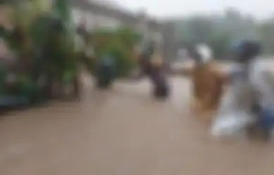 Aliran Air Mendadak Masuk ke Rumah hingga Setinggi Dada Orang Dewasa, Korban Banjir Bandang di NTT Mengaku Gendong Anak Sambil Berjalan di Dalam Air, 'Kami Terus Berdoa'