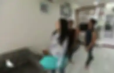Kedekatan Rizki-Ridho dengan Iis Dahlia Mendadak Jadi Sorotan, Netizen Sebut Manjanya Melebihi Anak Kandung: Yah Gak Main Peluk Gitu Juga...