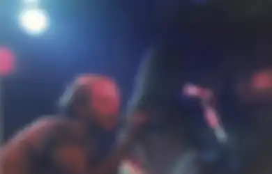Ketika Legenda Grunge Nekat Ngelawan Rusuhnya Para Fans Metal, Lempar Barang ke Muka Fans, Ujung-ujungnya Malah Dapet Respect