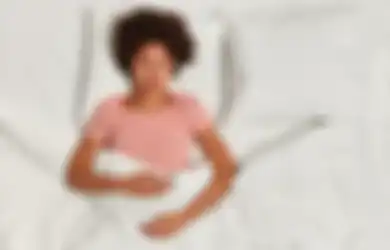 Bikin Sehat hingga Cantik, Ini 3 Manfaat Tidur Telentang yang Tak Boleh Dilewatkan