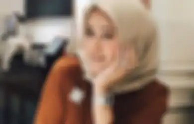 Dinilai Terlalu Kurus dan Pakai Celana Ketat Meski Berhijab, Penampilan Olla Ramlan Ini Tua Kritik Netizen: Gak Pantes Aja Dilihatnya