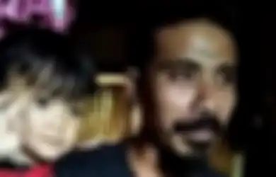 Seluruh Badan Tertimbun Lumpur dan Hanya Menyisakan Kepala, Bocah 4 Tahun Ini Akhirnya Selamat dari Banjir Bandang Adonara Bekat Teriakan Kecilnya Memanggil sang Opa!