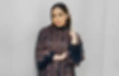 Ziarah ke Makam Ayah Raffi Ahmad, Penampilan Nagita Slavina Justru Banjir Kritikan Warganet yang Dinilai Kurang Pantas: Kenapa Pake Baju Begitu Mbak?