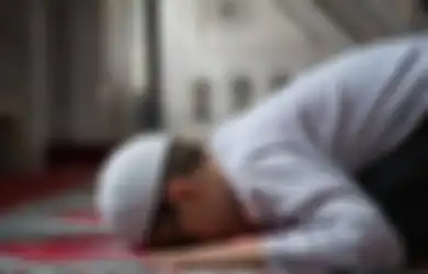 Salat Tarawih Sendiri di Rumah Tak Masalah, Begini Tata Cara yang Wajib Kamu Tahu, Mulai dari Niat Salat Tarawih hingga Bacaan Doa Kamilin dan Niat Salat Witir!
