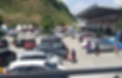Pemerintah Tegas Larang Mudik Lebaran 2021, 14 Titik Jalur Tol hingga Jalur Alternatif di Karawang Disekat Polisi