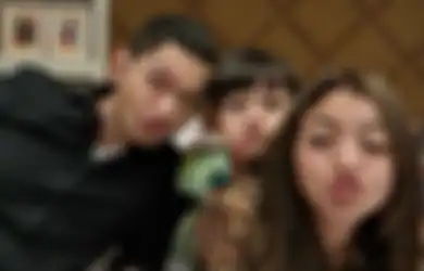 Terbalut Handuk dengan Mulut Monyong-monyong, Potret Evan Sanders dan Glenca Chysara Ini Sukses Bikin Baper, Netizen: Kawal Sampe Nikah