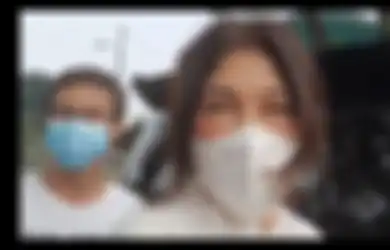 Turut Hadiri Pemakaman Mertua Dian Sastro, Inilah Sosok Vika Dewayani Istri Kedua Adiguna Sutowo, Sampaikan Doa Untuk Almarhum Suami Usai Pemakaman