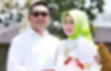 Terpisah Dinding Kaca dengan Istrinya yang Tengah Jalani Isoman, Ridwan Kamil Tunjukkan Aksi Romantis dengan Tulis Kalimat Manis Gunakan Lipsik Mahal Milik Atalia Praratya: Ini Skill Wajib