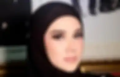 Sukses Naik Tahta Jadi Wakil Raykat di Senayan, Mulan Jameela Curi Perhatian Tampil Syar'i Serba Hitam dengan Rok Kekinian Saat Rapat, Netizen Doakan Istri Ahmad Dhani Istiqomah