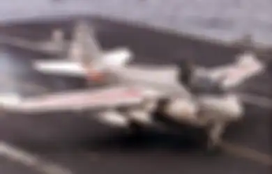 Kisah Heroik Pilot yang Berhasil Daratkan Pesawat dan Selamatkan Sobatnya Ketika Tubuh Navigatornya itu Keluar di Tengah Penerbangan, ‘Saya Tidak Ingin Mati’