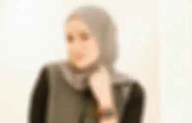 Hidup Makmur Jadi Putri Pengusaha Banjarmasin hingga Dipersunting Pebisnis Tajir, Olla Ramlan Cuek Ngemper di Tangga Sambil Tenteng Tas Mini Dengan Harga Selangit, Intip Gaya Kecenya