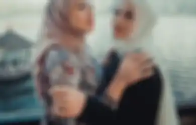 Tampil Akrab Seperti Sediakala, Putri Delina Tak Lewatkan Suapi Nathalie Holscher dengan Potongan Kue Ulang Tahunnya, Begini Potret Kedekatan Ibu dan Anak Sambung