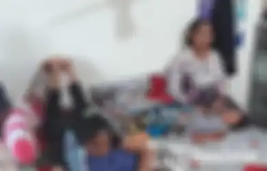 Istri Awak KRI Nanggala 402 Tidur di Ruang Tengah Bareng Anaknya yang Masih Kecil Tunggu Kepulangan Suami, 'Tagih' Janji Mau Jalan-jalan Sepulang Tugas