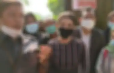 Padahal Sudah Didampingi 36 Polisi, Tsania Marwah Gigit Jari Lantaran Belum Berhasil Jemput 2 Anaknya dari Rumah Atalarik Syach