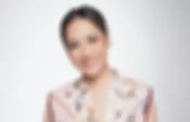 Tampil Pede dengan Tubuh yang hanya Terlilit Kain, Bunga Citra Lestari Pamer Kaki Putih Mulus hingga Buat Netizen Gagal Fokus: Cantiknya Nggak Ada Obat!