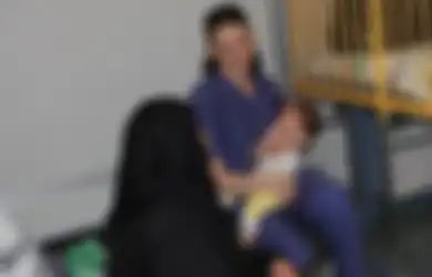 Terlibat Kecelakaan di Jalur Gaza Bersama Orangtuanya, Perawat Yahudi Ini Sukarela Menyusui Bayi Palestina yang Terluka, Sebut Tak Tega Mendengarnya Menangis Selama 7 Jam