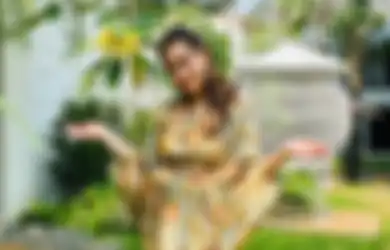 Harga Hampers Lebaran untuk Nagita Slavina Gak Main-main, Istri Raffi Ahmad Langsung Pakai Coat Puluhan Juta Buat Manggung, Netizen : Ini Gift Loh!