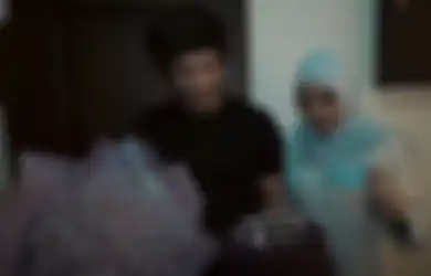 Saking Semangat Rayakan Sebulan Hari Jadi Pernikahan, Atta Halilintar Malah Khilaf Kelewat Senang Cium Aurel Hermansyah di Atas Ranjang Sampai Disoraki Tim