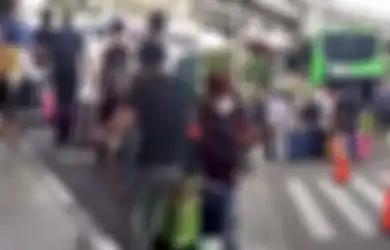 Keluar Masuk Sembarangan Bahkan Berebut Vaksin dari WNI, Ribuan WNA di Indonesia Kini Buru-buru Hengkang dari Indonesia Setelah Kasus Terus Meroket