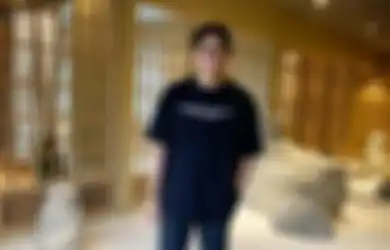 Jiwa Tegarnya Runtuh Begitu Saja, Anak Kedua Raditya Oloan Tak Kuasa Tahan Tangisnya Saat Masukan Stik PS di Peti Mati Sang Ayah, Momen Pilunya Terekam Kamera