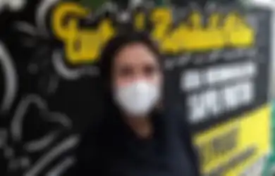 Setia Antar Jenazah sang Rekan Sampai Peristirahatan Terakhir, Nikita Mirzani Hadir di Pemakaman hingga Rumah Duka Sapri Pantun