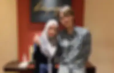 Rayakan Idul Fitri, Adik Ayana Moon Pakai Batik Buatan Ridwan Kamil!