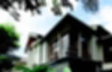 Fasad Didesain Tropis Merespons Alam, Sejuknya Sampai ke Dalam Rumah