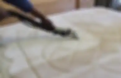 Kasur Kena Ompol Bau Pesingnya Susah Hilang, Bersihkan dengan Cara Ini