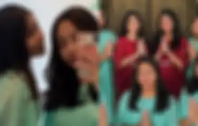 Sederhana, Putri Mayangsari, Khirani Trihatmodjo, Berbalut Kaftan Tosca di Hari Lebaran!
