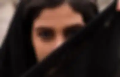 Ajak Selfie hingga Peluk Jamaah Putri di Masjid, Sosok Berhijab Ini Bikin Warga Murka Usai Cadarnya Dibuka, Terungkap Fakta yang Buat Syok!