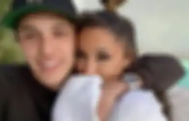 Sukses Kejutkan Penggemar di Seluruh Dunia, Ariana Grande Resmi Menikah dengan Sang Kekasih, Dalton Gomez