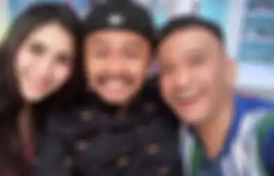 Rekan Kerjanya Tak Pernah Absen dari Hujatan Netizen, Wendy Cagur Blak-blakan Bongkar Tabiat Ayu Ting Ting Saat Kerja Bareng sang Biduan: Sorry to Say yaa...