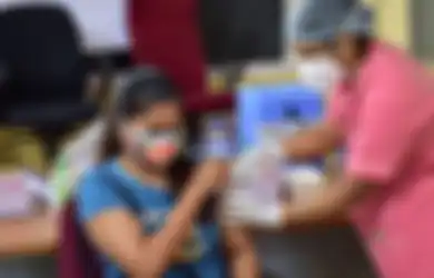 Tsunami Covid-19 India Buat Sebagian Rakyat Kehilangan Nalar Demi Uang, Seorang Dokter di Manjunathnagar Kepergok Gondol Vaksin Gratis dari Pemerintah untuk Dijual ke Pasien-pasiennya