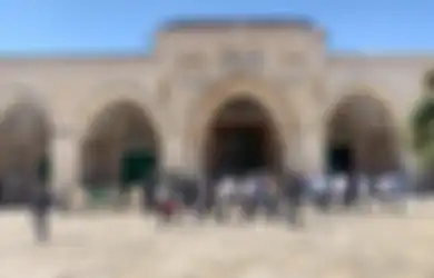 Terang-terangan Berkhianat, Kaum Ekstrimis Yahudi Israel Serbu Masjid Al-Aqsa Dibantu Polisi Israel