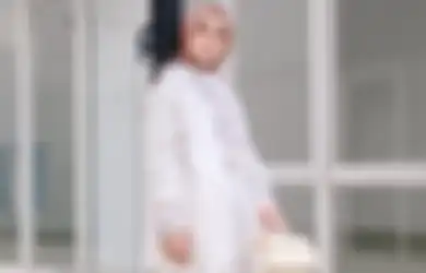 4 Inspirasi Padu Pada Celana Putih Ala Lesti Kejora. Kece Maksimal!