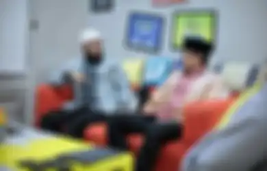 Profil Ustaz Khalid Basalamah yang Minta Tak Menyanyi Indonesia Raya, Ternyata Ceramahnya Pernah Dibubarkan GP Ansor