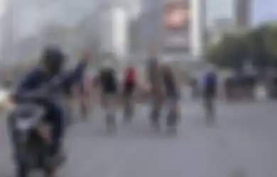 VIRAL Pemotor Plat AA Acungkan Jari Tengah pada Rombongan Pesepeda yang Penuhi Jalan, Wagub DKI Jakarta Ahmad Riza Patria Sampai Ikut Angkat Bicara