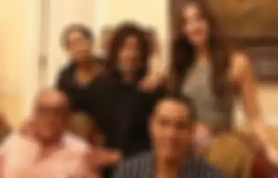Jadi Mantu Konglomerat di Indonesia, Gaya Ibu Mertua Nia Ramadhani Saat Makan Durian Sukses Curi Perhatian, Beda Dari yang Lain!
