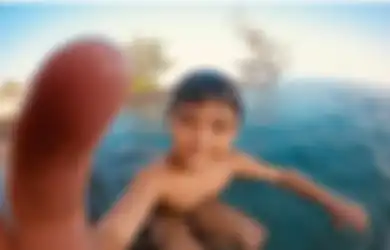 Fix Calon Youtuber Fenomenal! Begini Gemasnya Rafathar yang Jago Banget Ambil Foto di Spot Tak Biasa
