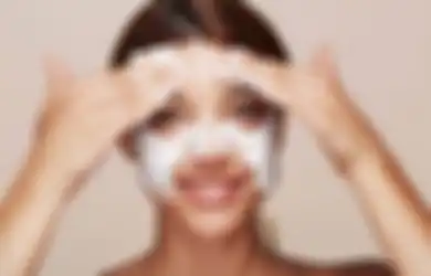 Tak Disadari, 6 Kesalahan Saat Mencuci Muka yang Sering Dilakukan