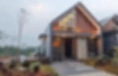 Rumah Tropis Berkonsep Villa Ini Memanfaatkan Kontur Lahan dan Sejuknya Alam Cikeas